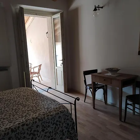Casa Del Vicolo * Ome