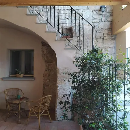 Casa Del Vicolo Bed & Breakfast Ome